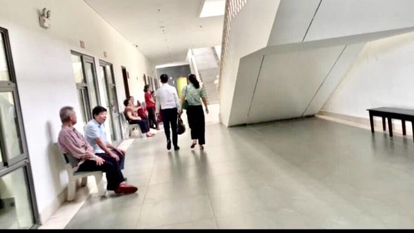 Luật sư Đông hỗ trợ cùng lúc cho 3 khách hàng tại Tòa án Hà Nội trong 1 buổi sáng Luật sư Đông hỗ trợ cùng lúc cho 3 khách hàng tại Tòa án Hà Nội trong 1 buổi sáng