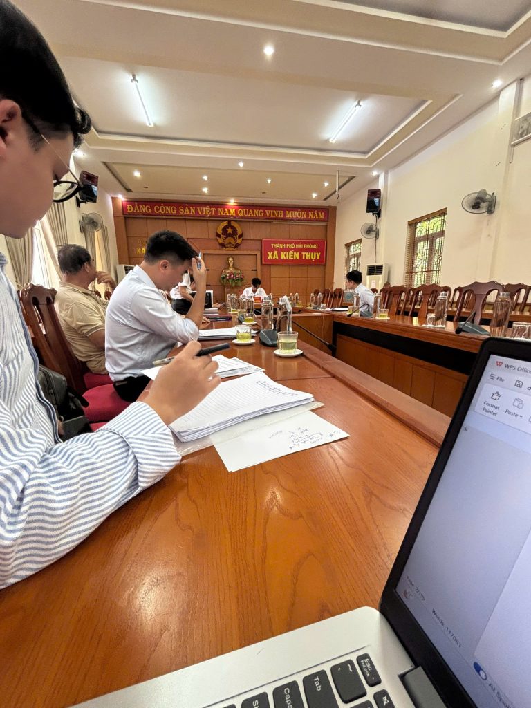 Buổi là việc tại Ủy ban liên quan đến dự án thu hồi đất