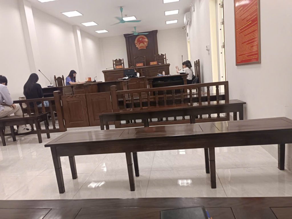 Phiên tòa giải quyết ly hôn