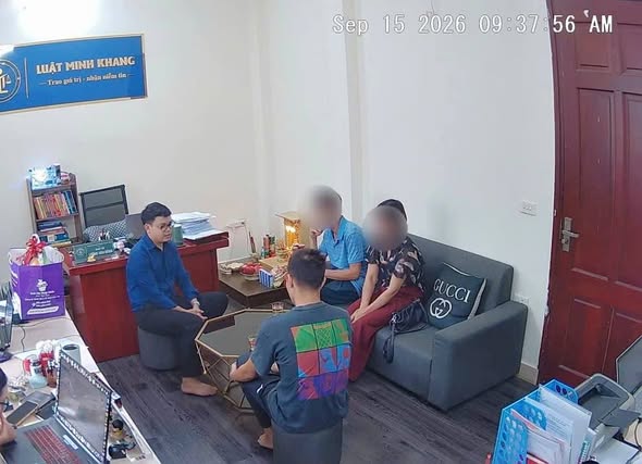 Khách hàng tới văn phòng gửi lời cảm ơn Luật sư sau khi phiên tòa kết thúc